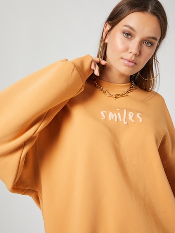 Smiles Sweatshirt 'Milo' in Orange