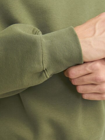 JACK & JONES Sweatshirt in Groen