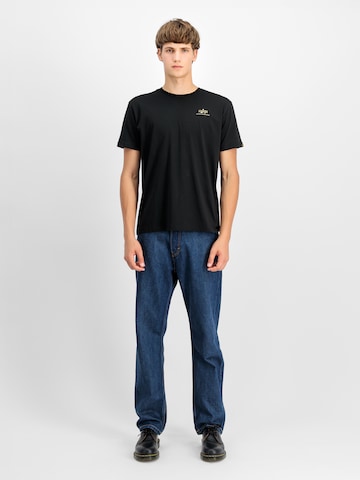 ALPHA INDUSTRIES T-shirt i svart: framsida