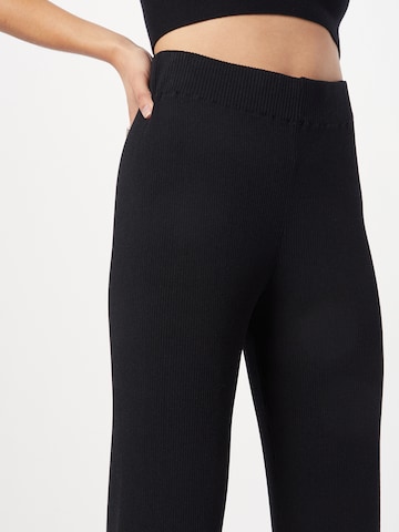 Regular Pantalon Monki en noir