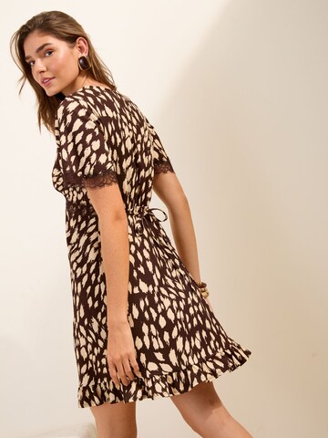 Friends Like These Платье в Коричневый