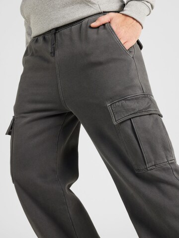 Regular Pantalon cargo WEEKDAY en gris