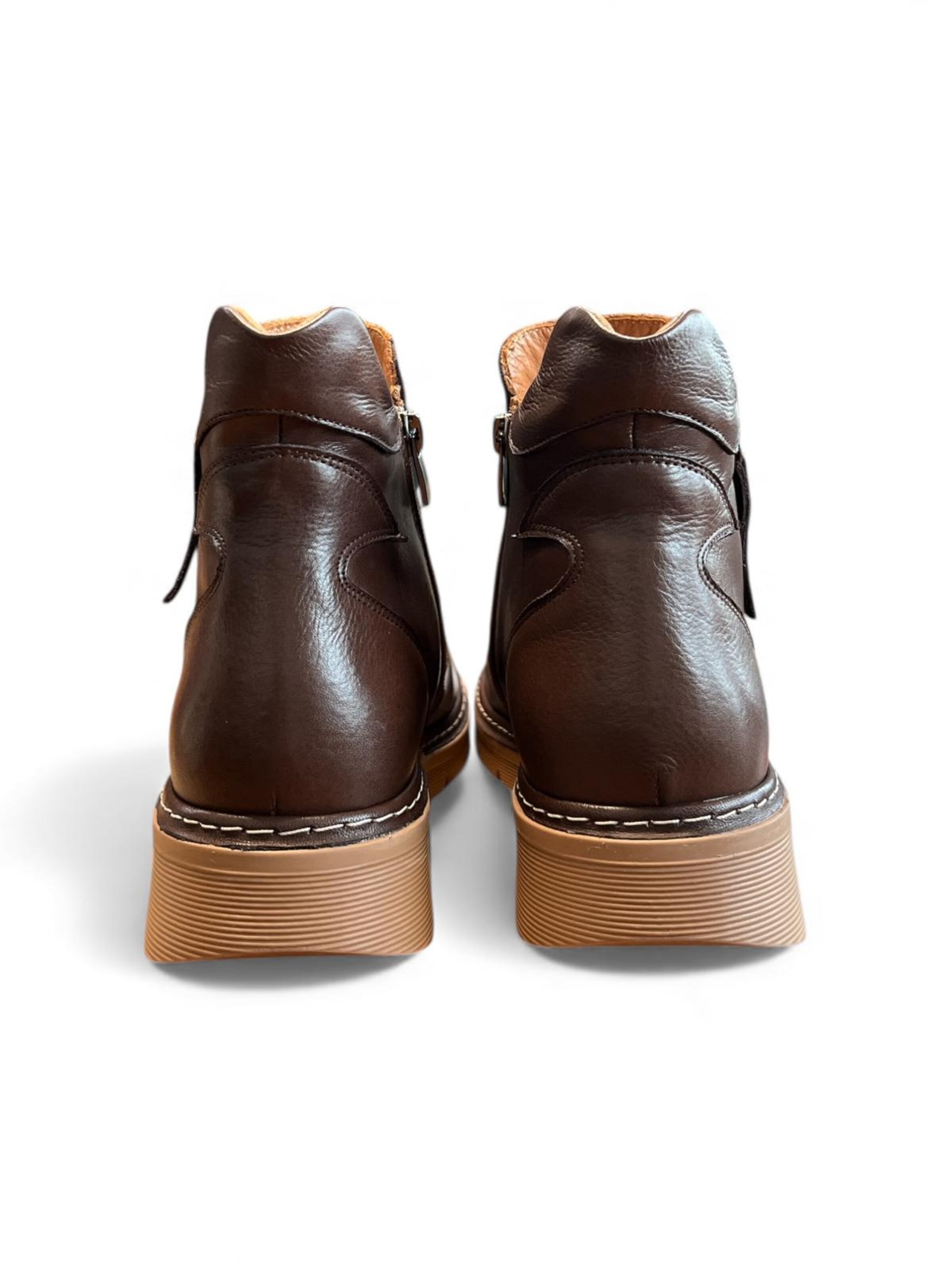 Begoria Boots in Brown