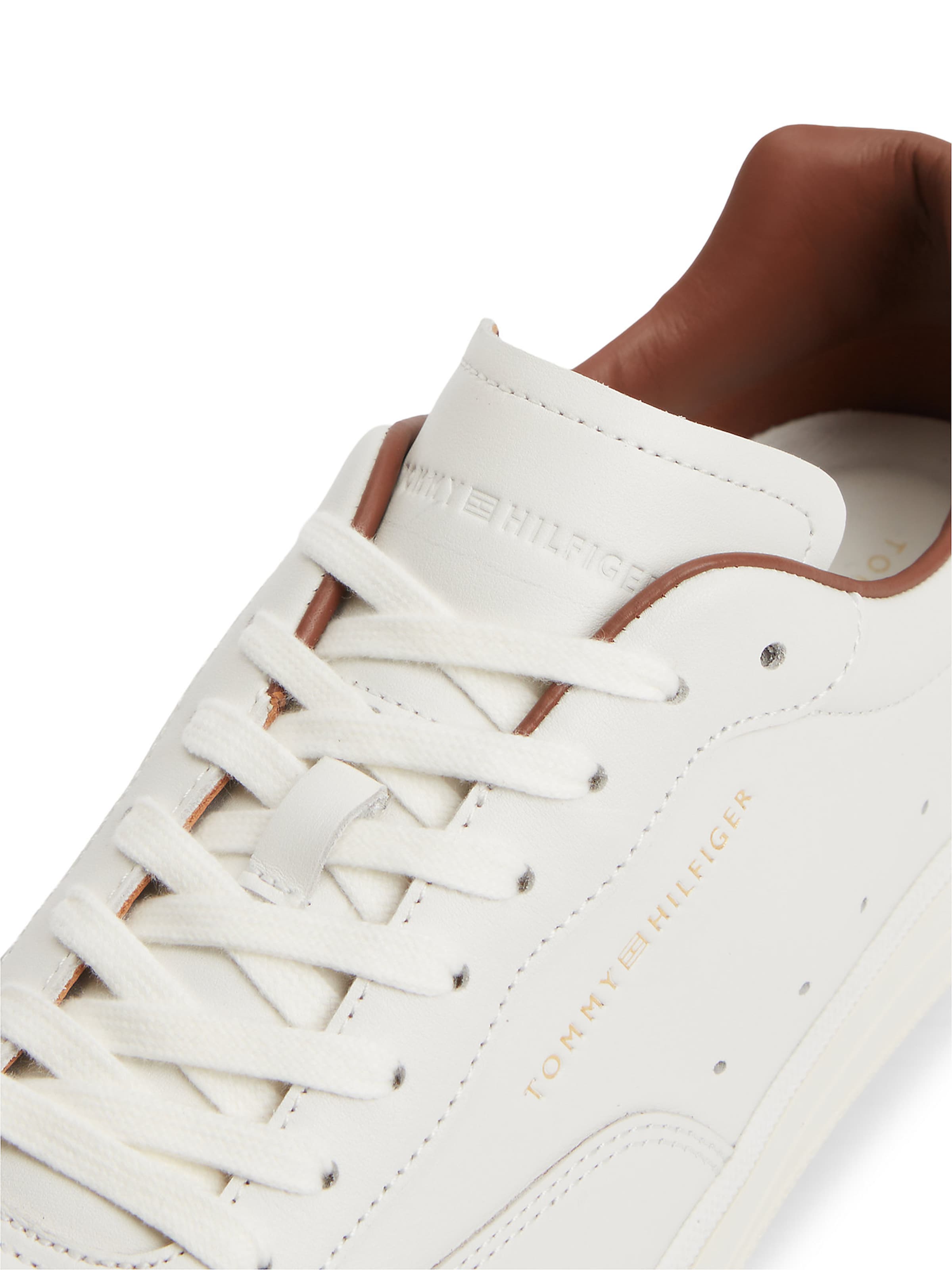TOMMY HILFIGER Sneaker in Weiß