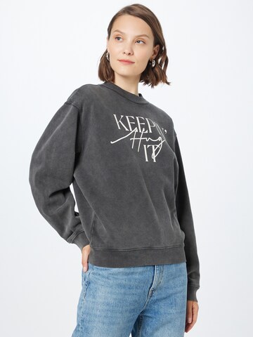 Sweat-shirt 'Demorola' HUGO en gris : devant