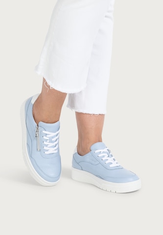 Baskets basses VITAFORM en bleu : devant