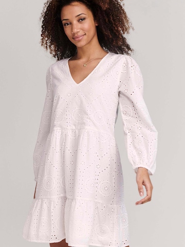 Shiwi Sukienka 'BRODERIE ANGLAISE' w kolorze biały: przód