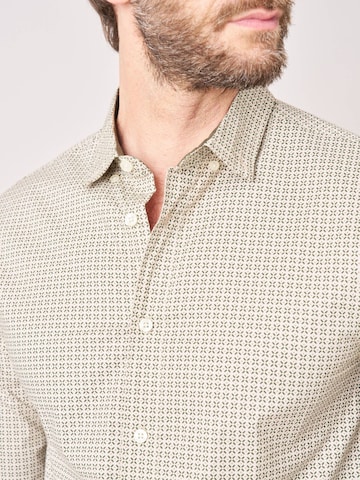 Coupe regular Chemise Deeluxe en beige