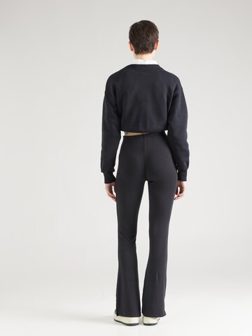 Evazați Pantaloni de la Nike Sportswear pe negru