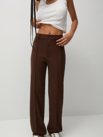 Wide leg Pantaloni con piega frontale di Pull&Bear in marrone: frontale