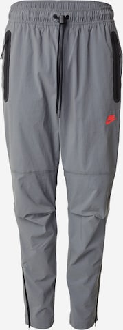 Effilé Pantalon Nike Sportswear en gris : devant