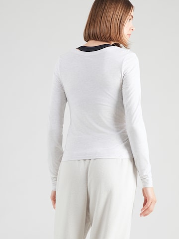 T-shirt 'CHLL' Nike Sportswear en gris : derrière