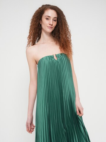 Abercrombie & Fitch Рокля 'GISELLE' в зелено