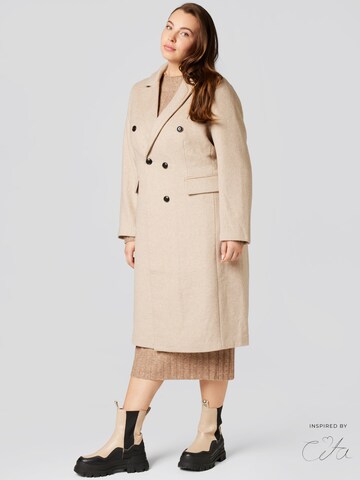 Guido Maria Kretschmer Curvy Between-Seasons Coat in Beige: front