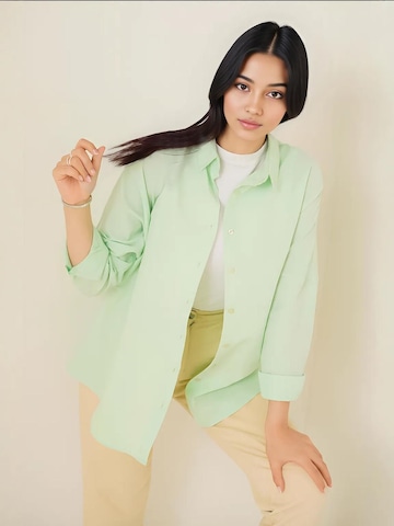 Bigdart Blouse in Green: front