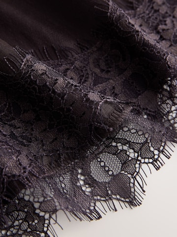 Top de la Next pe maro