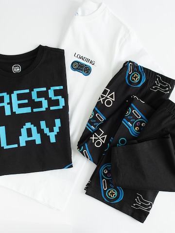 Pijamale de la Cool Club pe negru