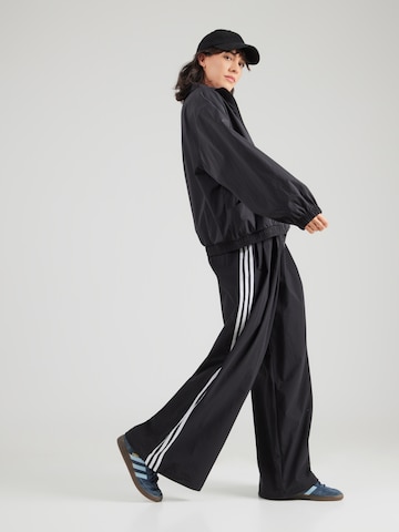 ADIDAS ORIGINALS Преходно яке 'ESS WB' в черно