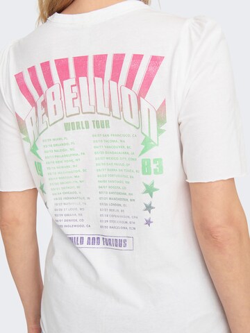 Tricou de la ONLY pe alb