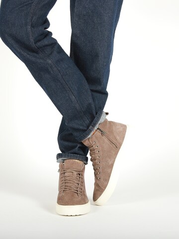 BLACKSTONE - Sapatilhas altas 'Ruby Innik EG540' em castanho