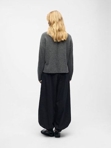 OBJECT Pullover i grå