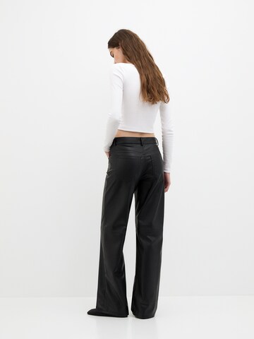 Pull&Bear Regular Broek in Zwart