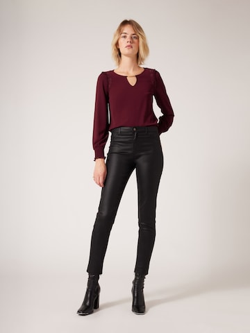 Coupe slim Pantalon 'Fcoaty' NAF NAF en noir