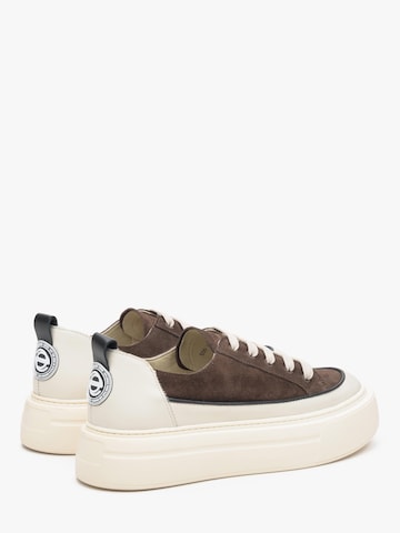 Sneaker bassa '09-2680' di Estro in marrone