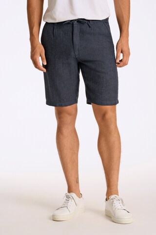 Lindbergh Regular Pleat-Front Pants in Blue: front