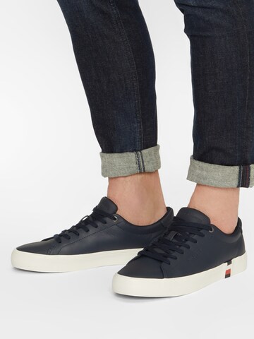 Sneaker bassa di TOMMY HILFIGER in blu: frontale