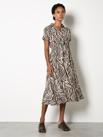 Apricot Jurk in Beige: voorkant
