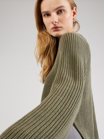 Pullover 'Acadia' di mbym in verde