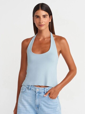 Dilvin Top in Blue: front