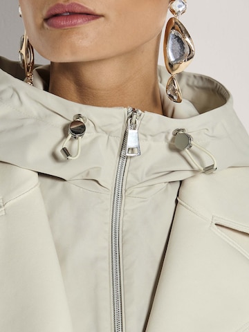 Veste mi-saison MADELEINE en blanc