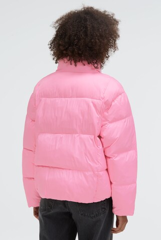 SENSES.THE LABEL Kurze Steppjacke ON:ION mit Stehkragen in Pink