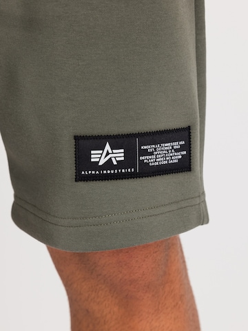 Regular Pantalon ALPHA INDUSTRIES en vert