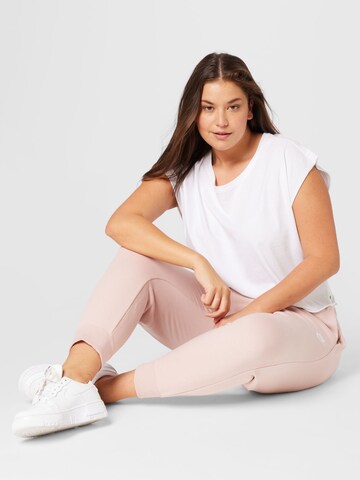 Nike Sportswear Tapered Sportbroek in Roze