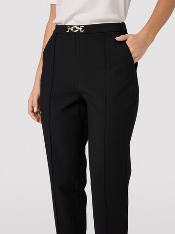Coupe slim Pantalon à plis Quiosque en noir