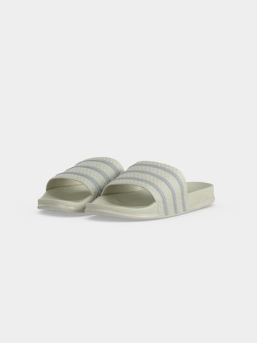 ADIDAS ORIGINALS Pantoletter 'ADILETTE' i grå
