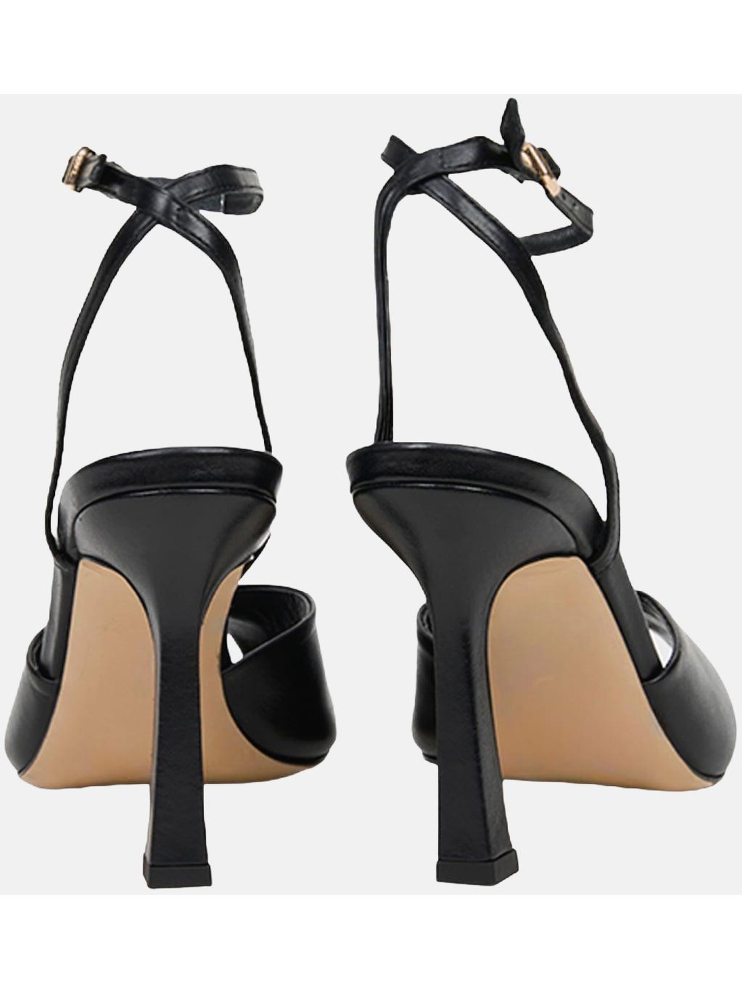 Desa Pumps in Black