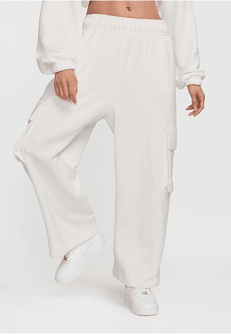 regular Pantaloni cargo di NIKE in bianco: frontale