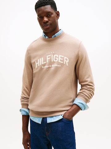 TOMMY HILFIGER Μπλούζα φούτερ 'ARCH' σε μπεζ: μπροστά