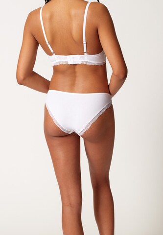 Slip 'Rio' de la Skiny pe alb