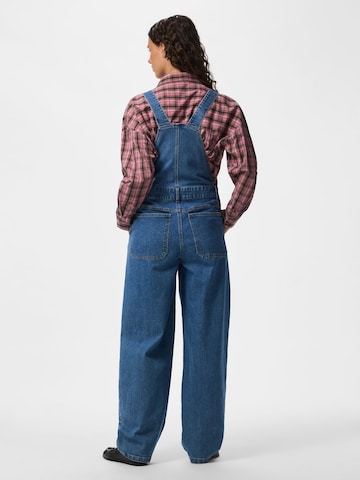 Barrel Pantaloni con pettorina 'ALICE' di PIECES in blu