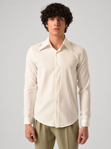 Coupe regular Chemise Antioch en blanc : devant