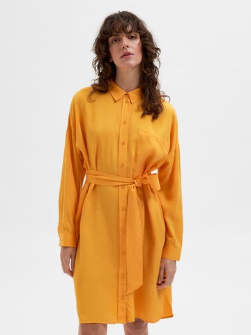 Robe-chemise 'KIKKI TONIA' SELECTED FEMME en orange : devant