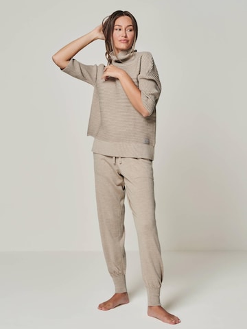 YOU LOOK PERFECT Hausanzug in Grau: Vorderseite