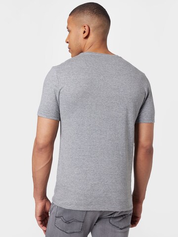 GUESS T-Shirt in Grau