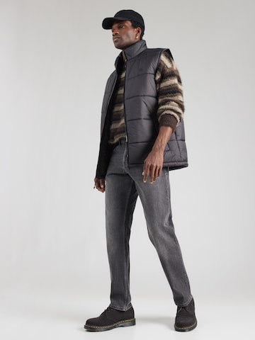 Regular Jeans 'PETE' de la QS pe gri