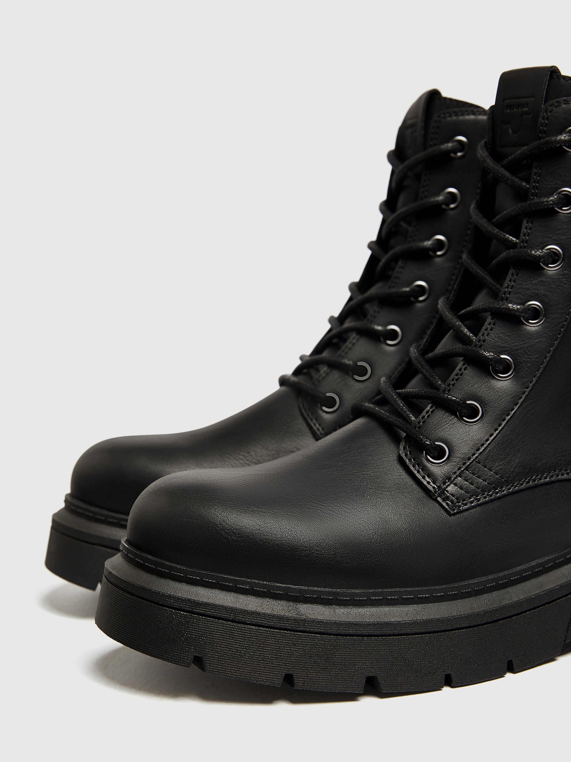 Pull&bear lace up boots in cheap black